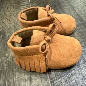 Baby Girl Old Navy Brown Suede Moccasins shoes with Bow 0-3 month